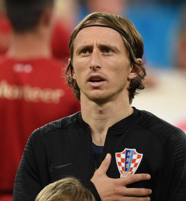 就是这么快！贺希宁反击顶开威尔逊强硬上篮 深圳回应11-0反超！