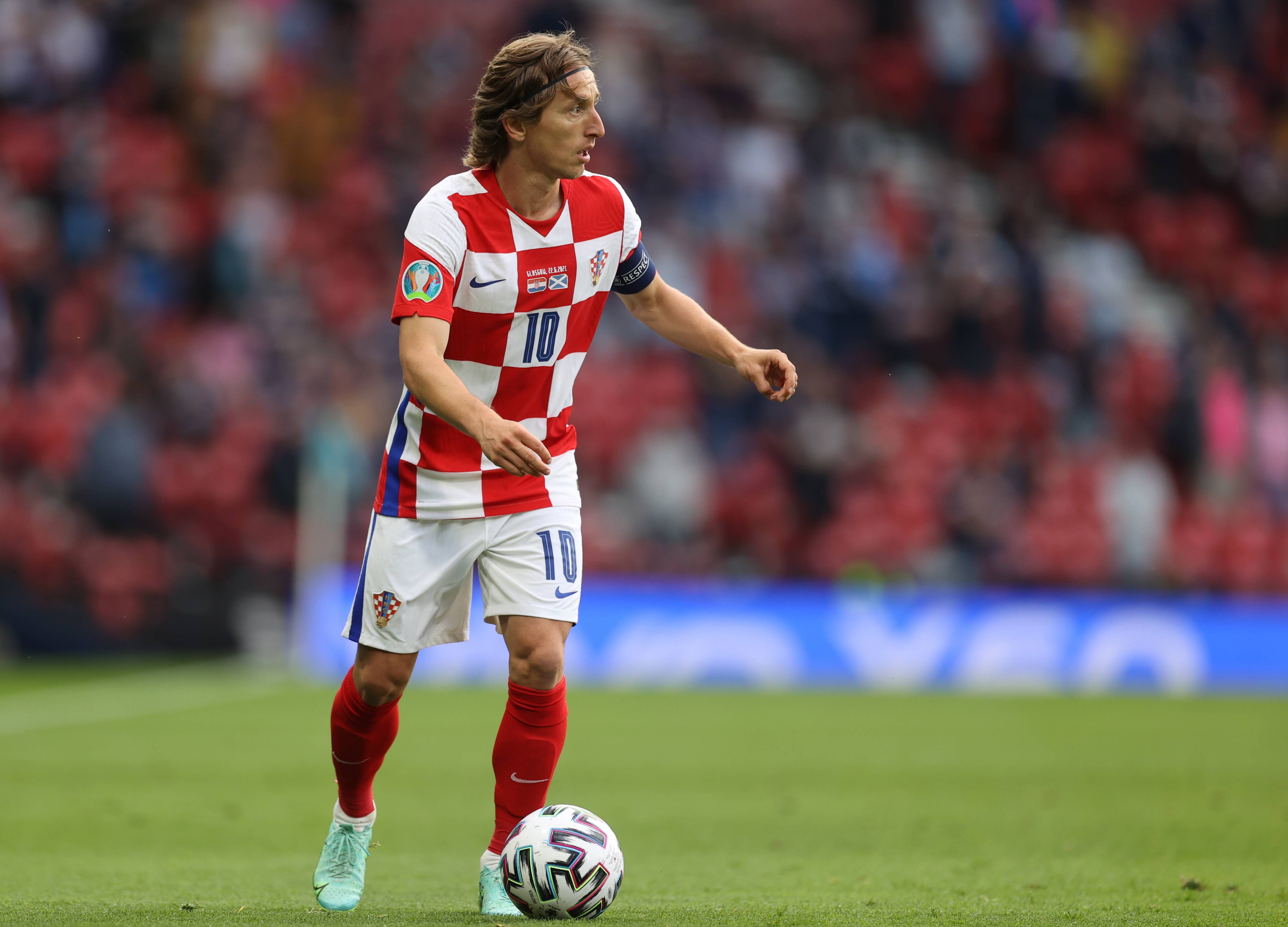 切尔西后腰身体素质远超德罗巴，穆里尼奥夸他一天能踢两场英超