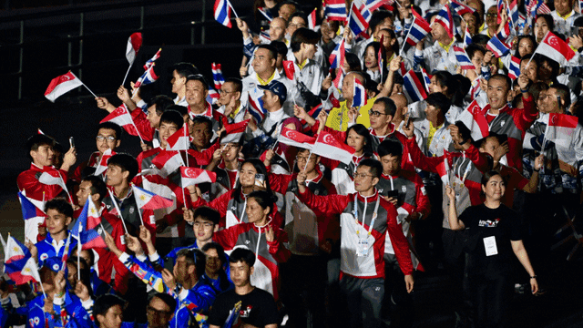 库尼亚赛后向老东家狼队球迷鼓掌致谢