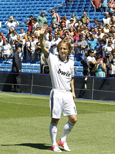 17岁中国少年在美高中拍运动,还清器材贷款