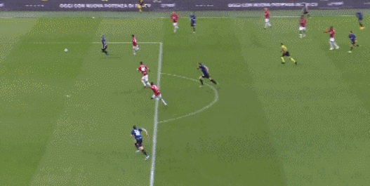 记者：上海申花5名外援以及谢鹏飞和戴伟浚随队出征亚冠客场